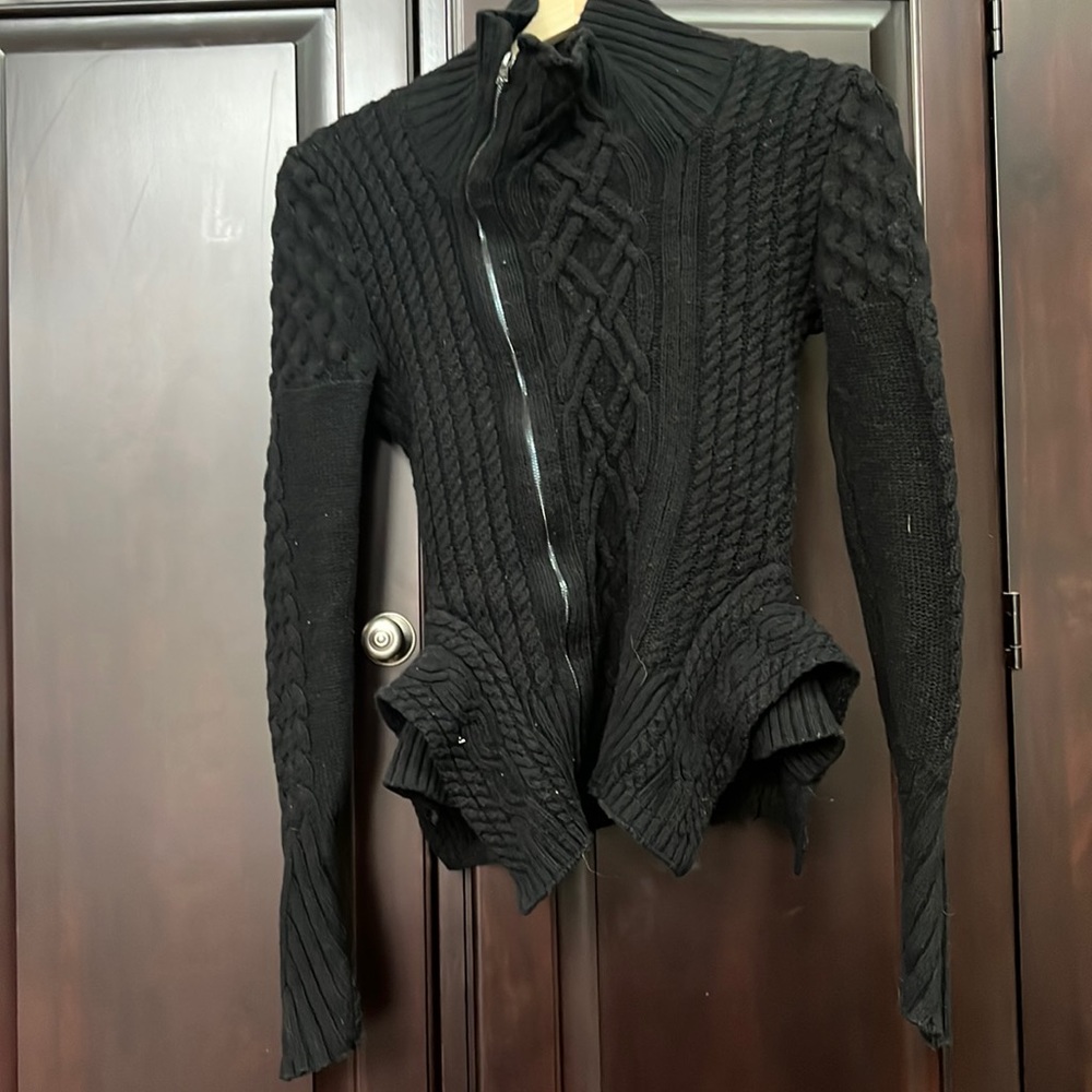 BCBG SWEATER